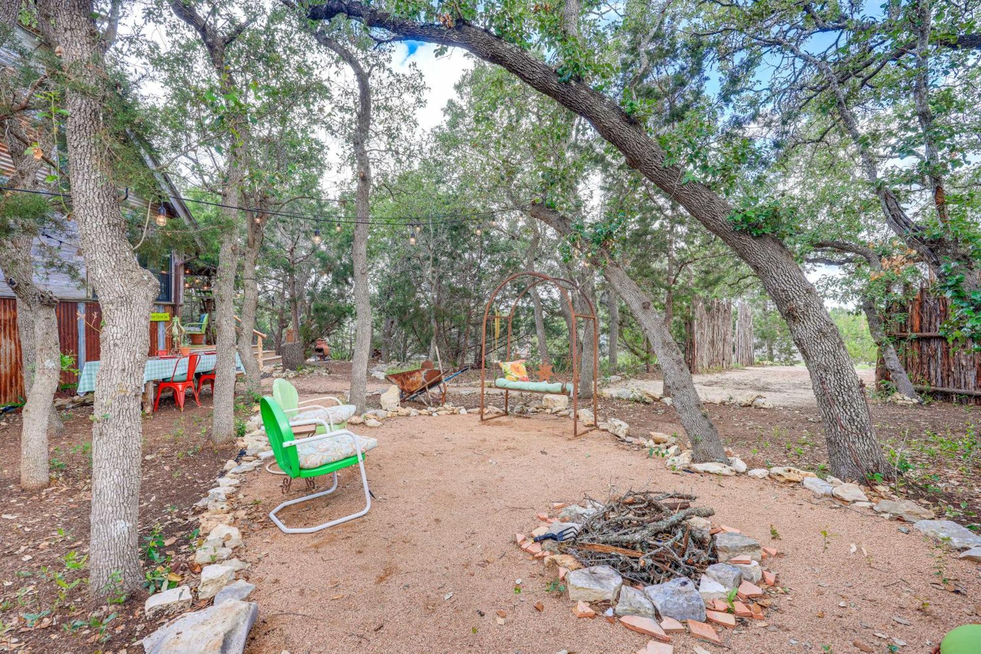 Pet-Friendly Wimberley Cabin With Fire Pit And Hot Tub Esterno foto