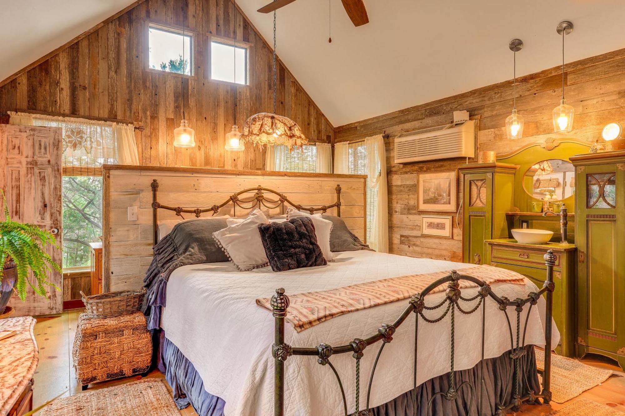 Pet-Friendly Wimberley Cabin With Fire Pit And Hot Tub Esterno foto
