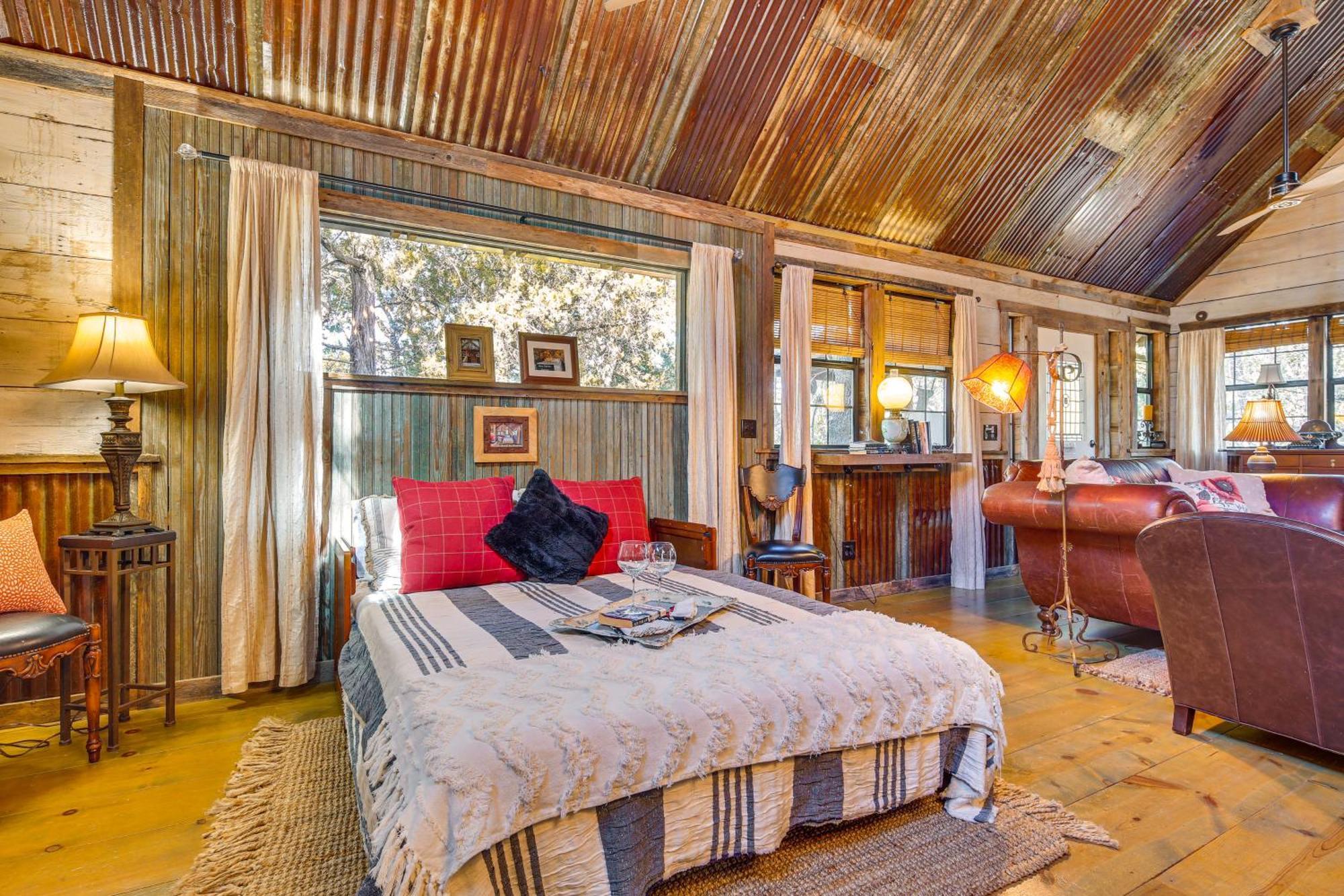 Pet-Friendly Wimberley Cabin With Fire Pit And Hot Tub Esterno foto